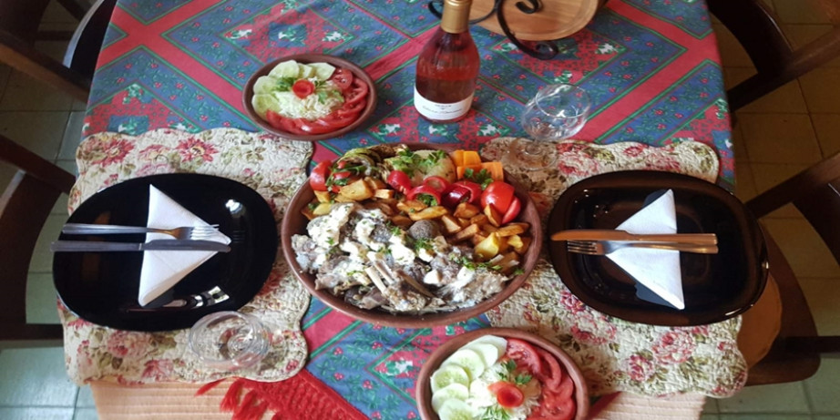 Ručak za 2 osobe u banatskoj ravnici - jagnjetina na durmitorskom kajmaku