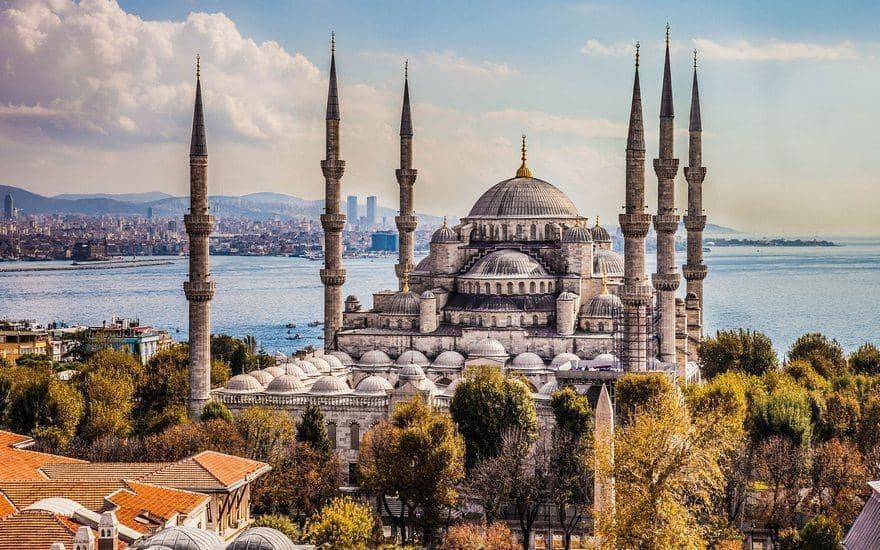 700 dinara + 99€ za putovanje u Istanbul. 3 noćenja.